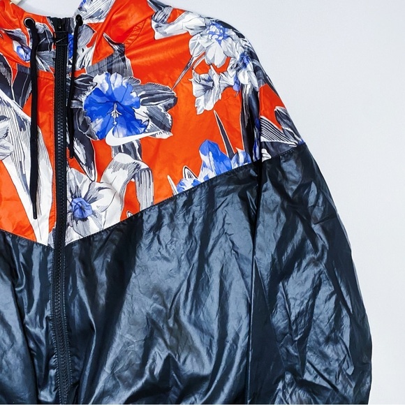 Nike - Floral Print Windrunner Jacket - Picture 3 of 6